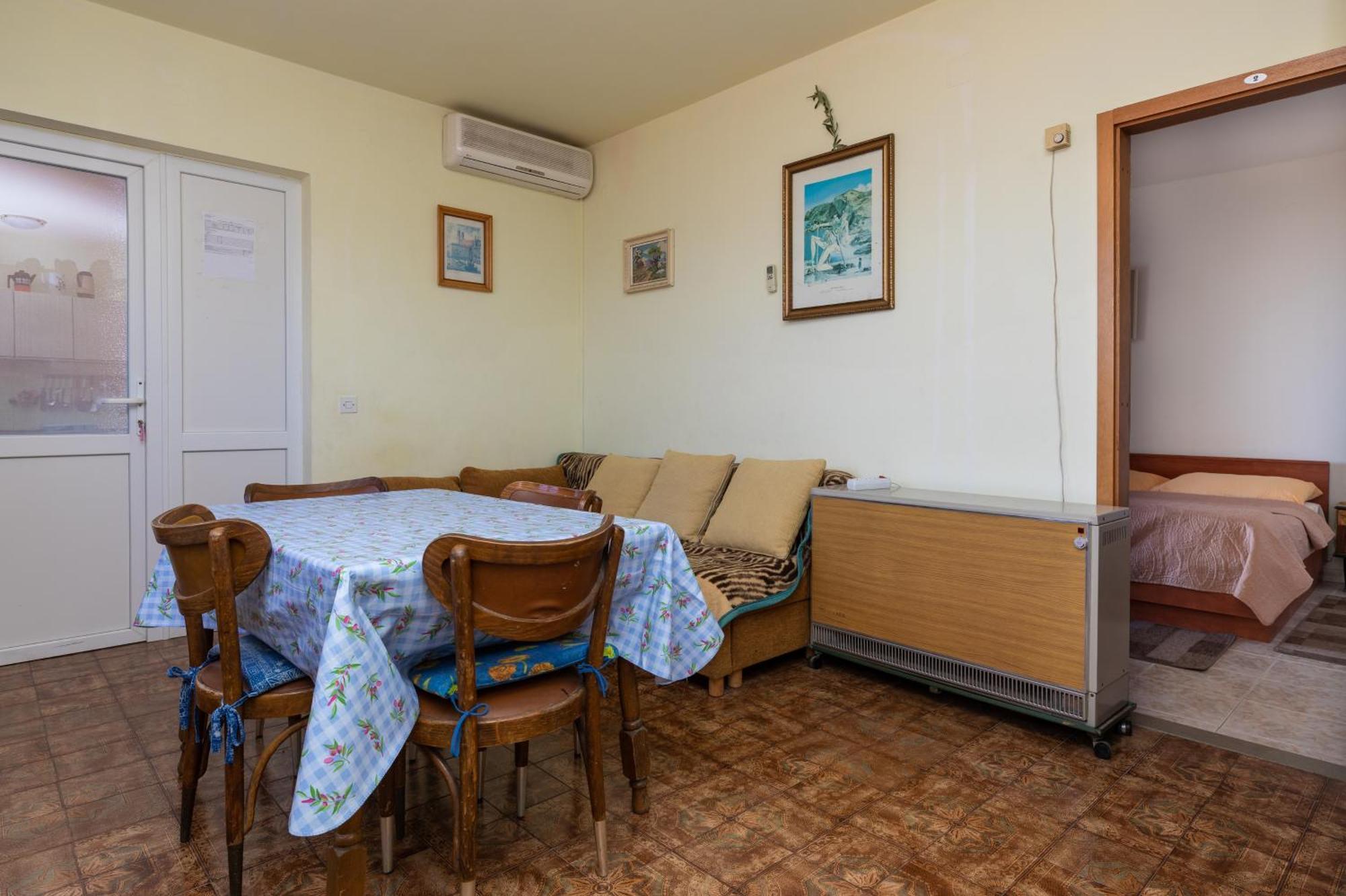 Apartments By The Sea Sumpetar, Omis - 9435 Rom bilde